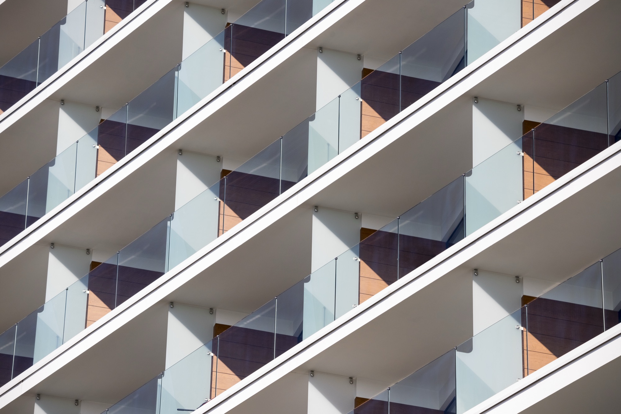 Fachada de un edificio residencial con balcones